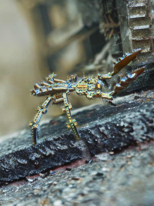 Articulated Praying Mantes